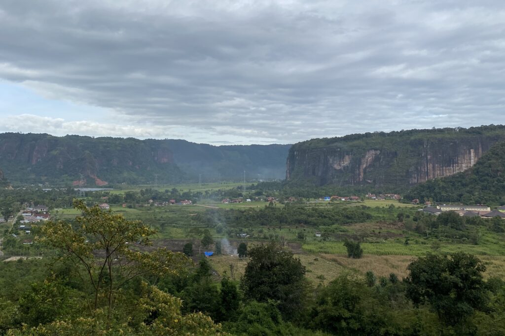 Pemandangan Lembah Harau di Kabupaten Limapuluh Kota, Sumatera Barat